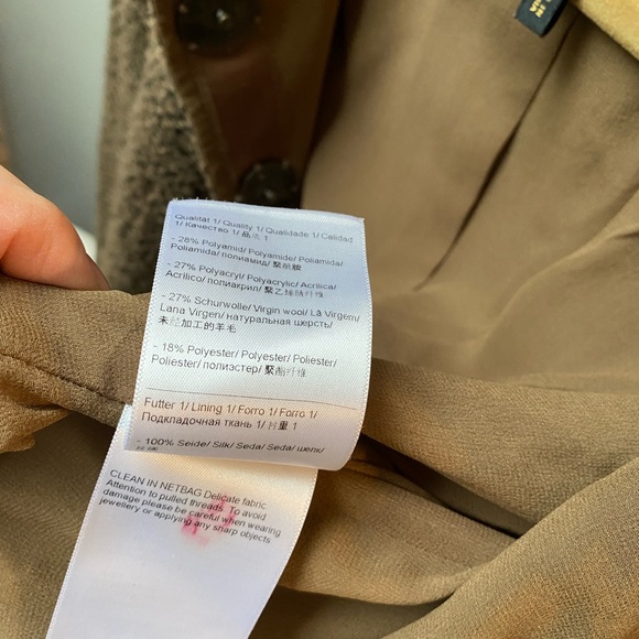 Escada boucleè jacket. Oversized snap closure. - Picture 8 of 12